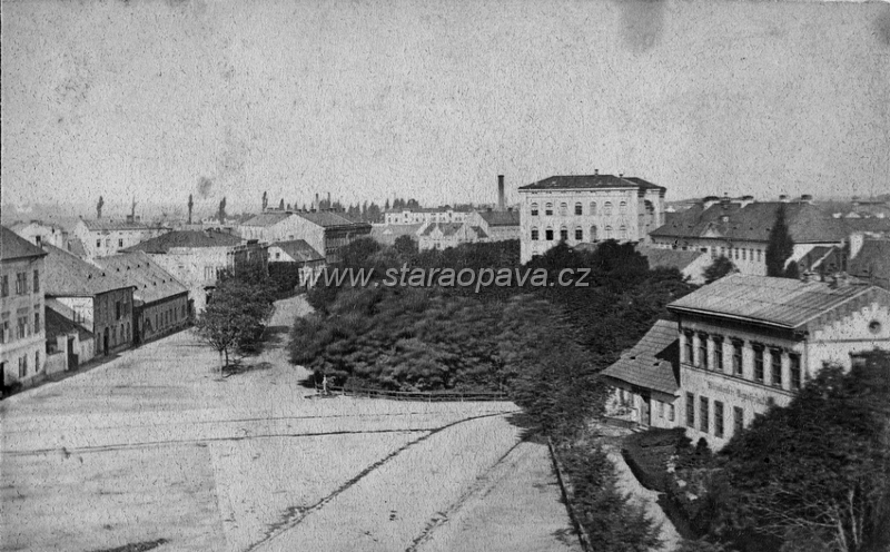 namestisvobody (5).jpg - Pohled na náměstí a dále na Olbrichovou ulici na fotografii z druhé poloviny 19.století.